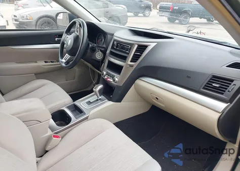 2014 Subaru Outback 2.5I z USA, uszkodzony, nr VIN 4S4BRCAC5E3208921